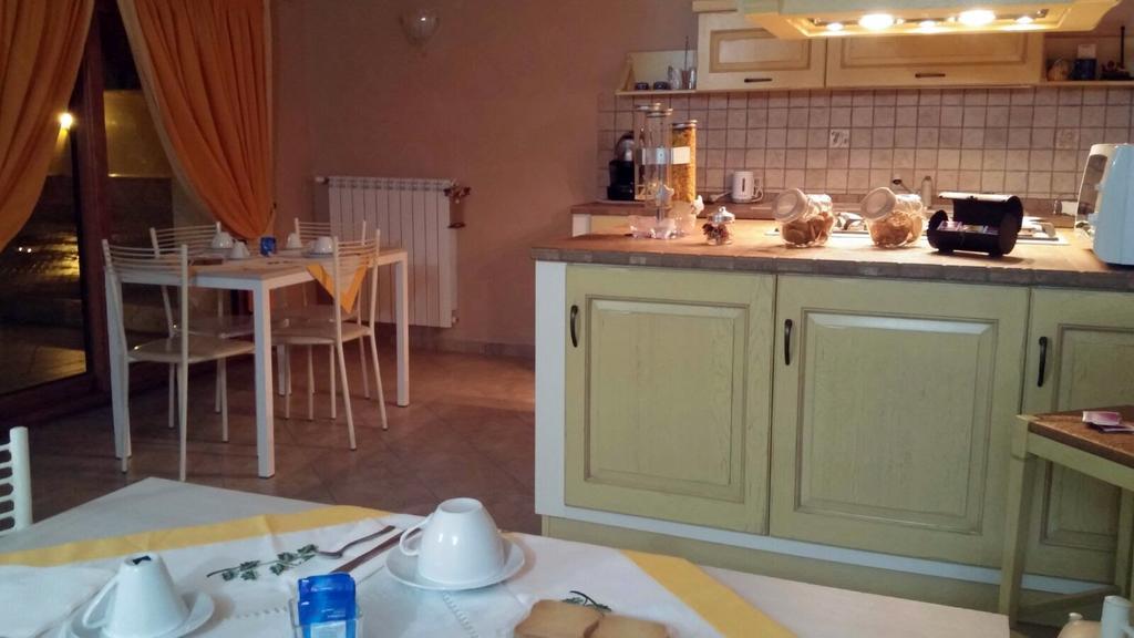 Alba Chiara Bed & Breakfast Anzio Bagian luar foto